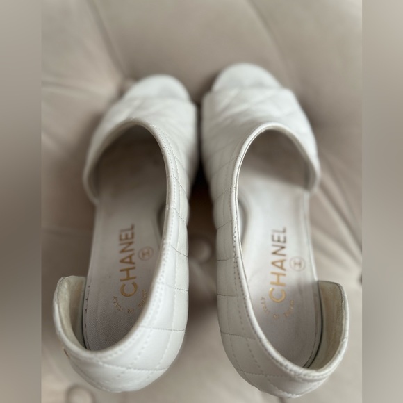 SOLD!!! CHANEL CC Quilted White\Gold Heels - Picture 2 of 5